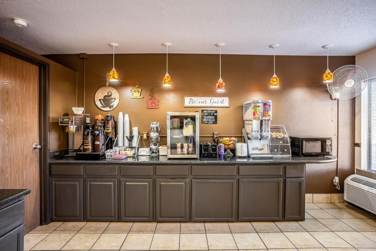 Super 8 By Wyndham Galesburg Hotel Екстериор снимка