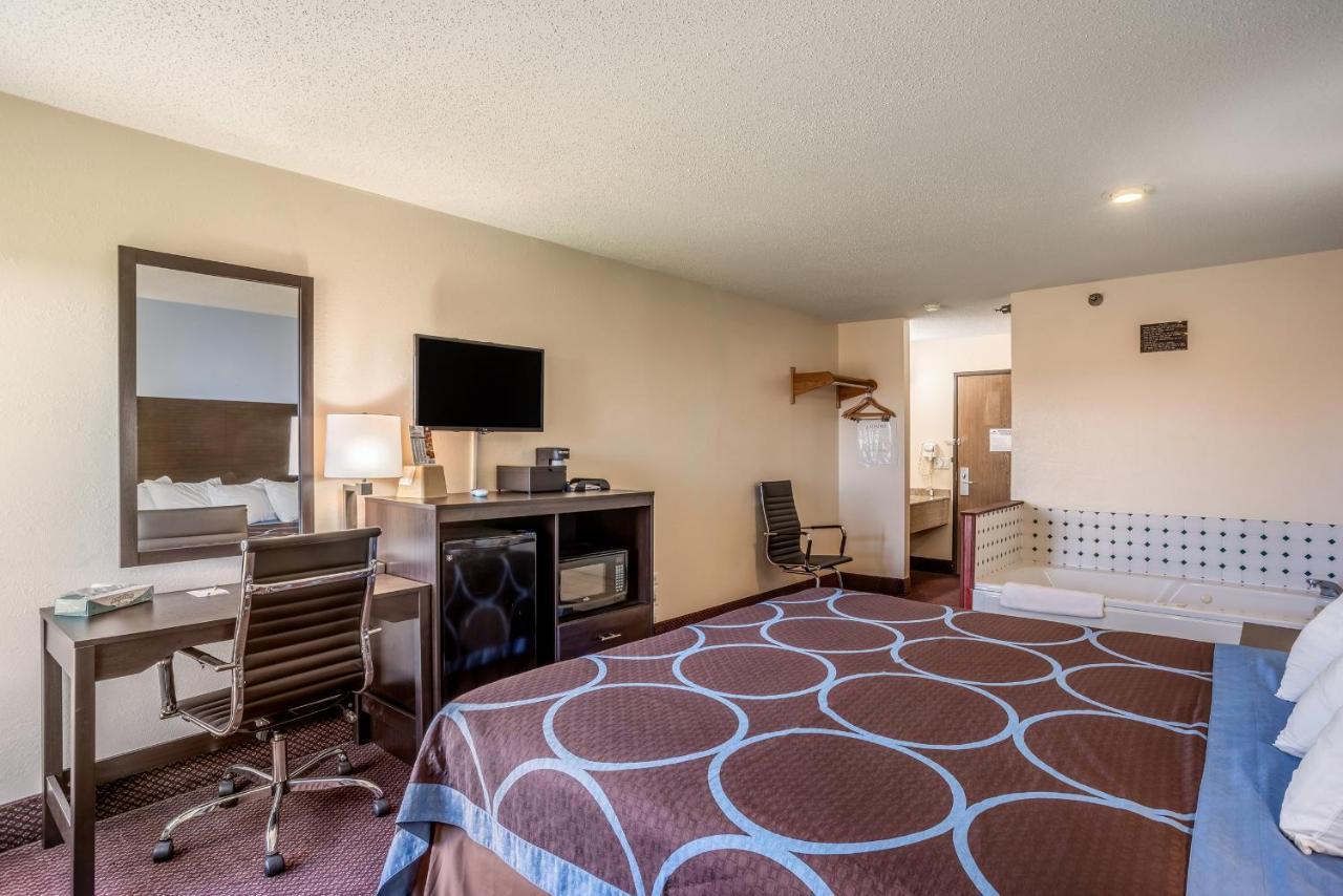 Super 8 By Wyndham Galesburg Hotel Екстериор снимка